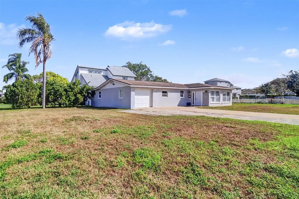8751 Orient Way NE St Petersburg FL 33702