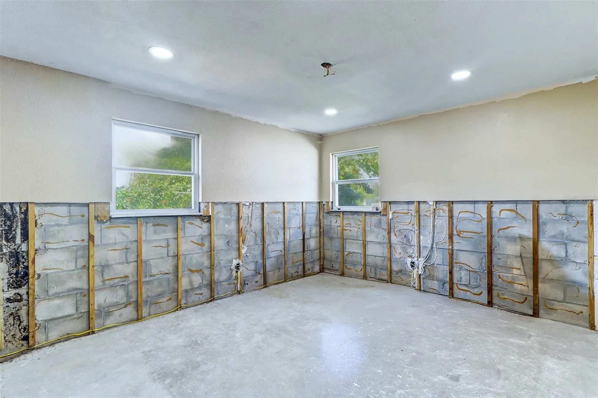 8751 Orient Way NE St Petersburg FL 33702
