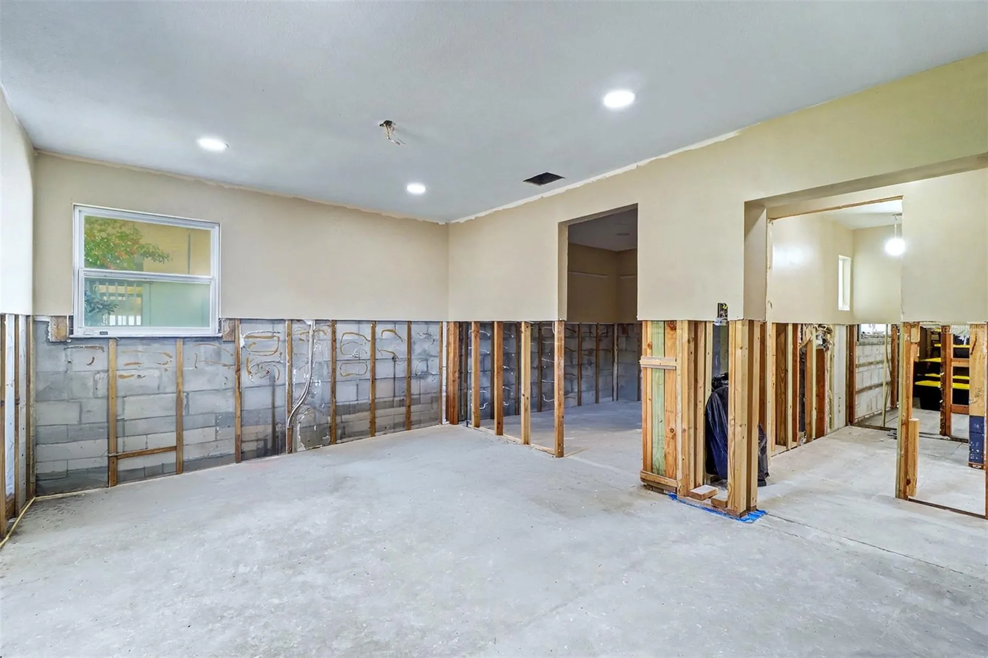 8751 Orient Way NE St Petersburg FL 33702
