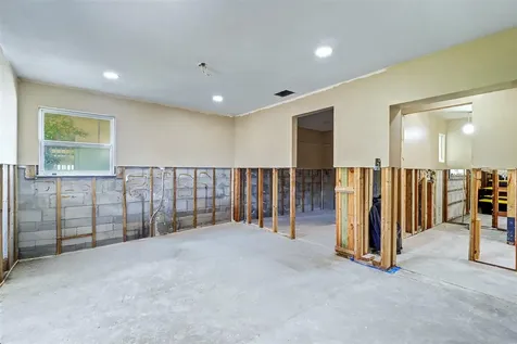 8751 Orient Way NE St Petersburg FL 33702