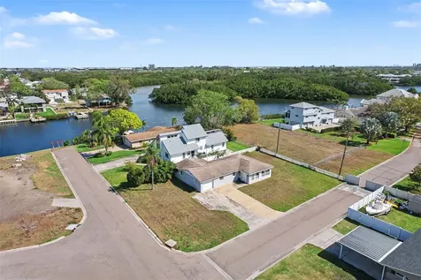 8751 Orient Way NE St Petersburg FL 33702