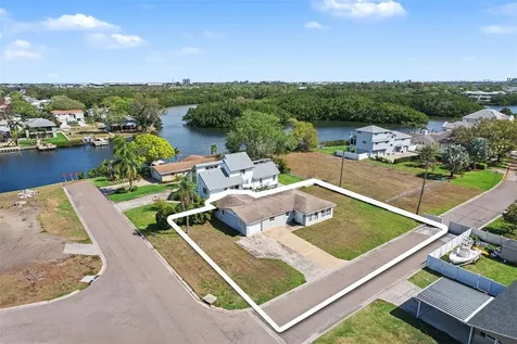 8751 Orient Way NE St Petersburg FL 33702