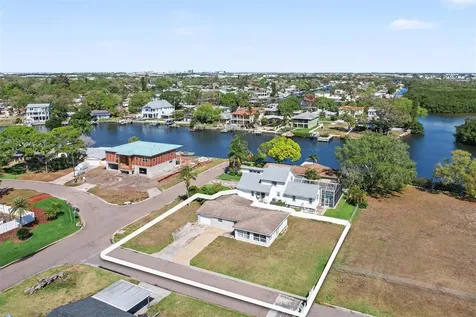 8751 Orient Way NE St Petersburg FL 33702
