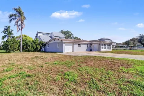 8751 Orient Way NE St Petersburg FL 33702