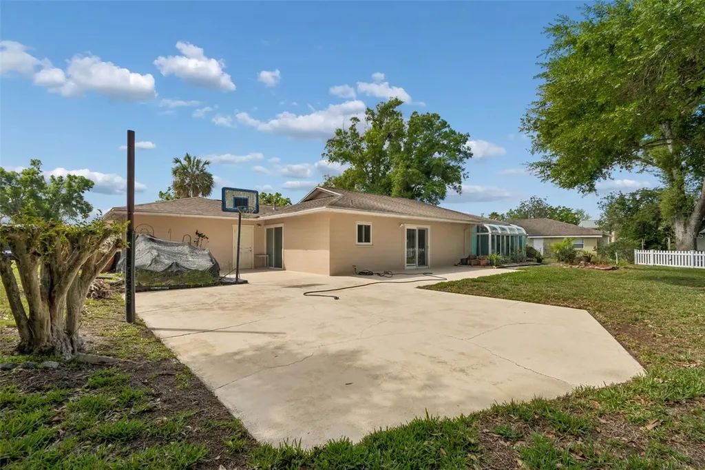 9004 Hogans Bend Tampa FL 33647
