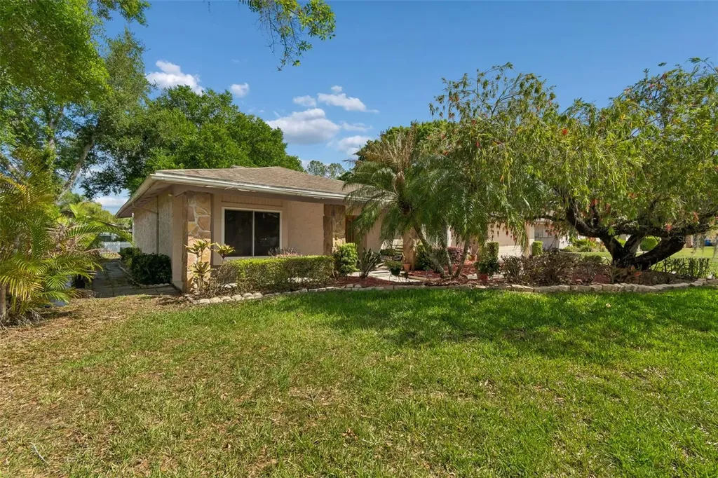9004 Hogans Bend Tampa FL 33647