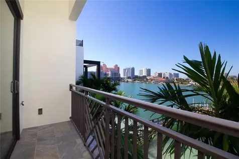 158 Brightwater Drive Clearwater Beach FL 33767
