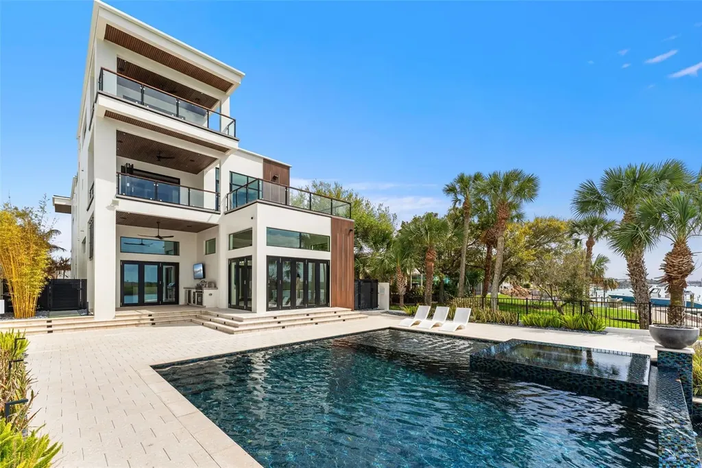 1194 N Peninsula Avenue New Smyrna Beach FL 32169