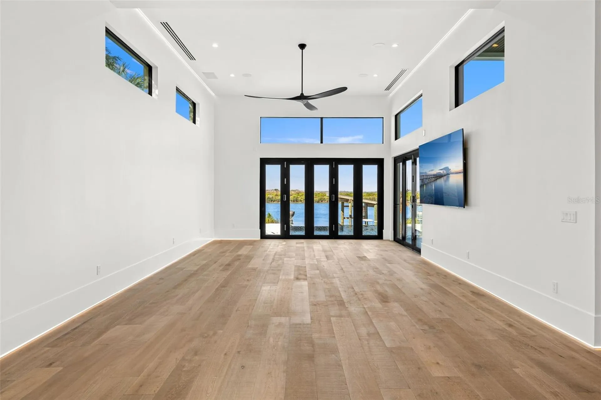 1194 N Peninsula Avenue New Smyrna Beach FL 32169