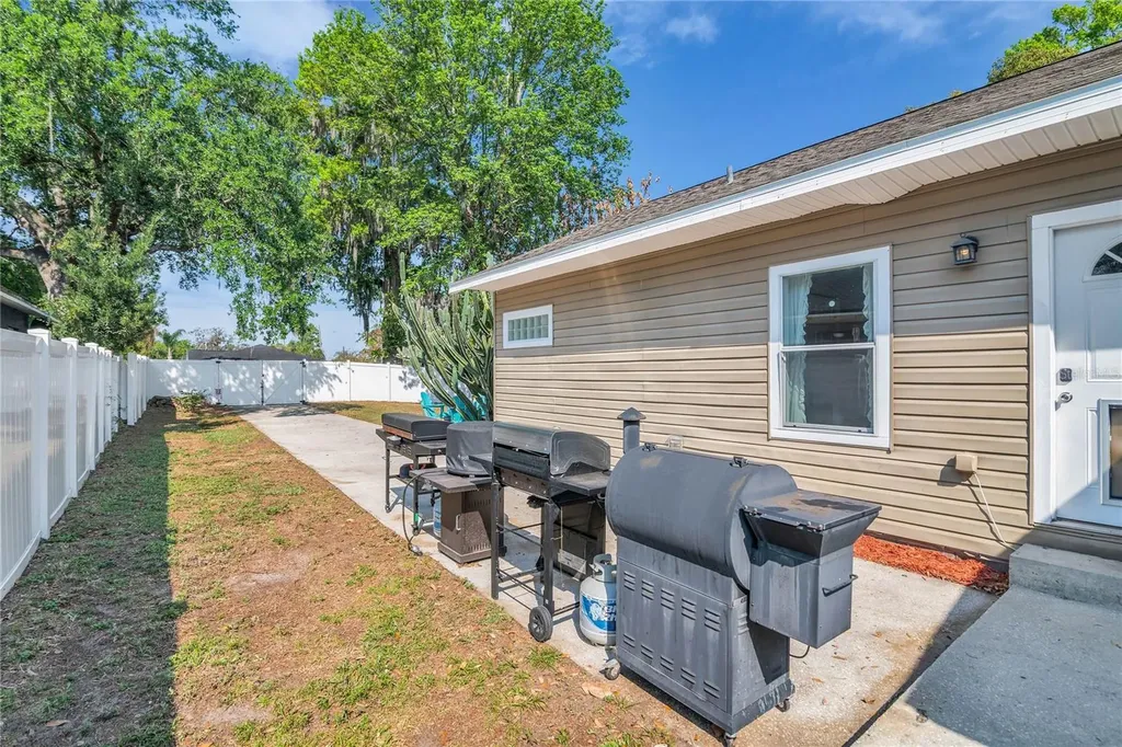 2414 Newberry Street Orlando FL 32806