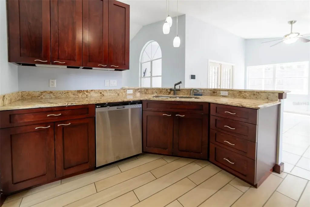 1352 Woodfield Oaks Drive Apopka FL 32703
