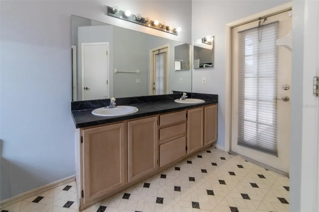 1352 Woodfield Oaks Drive Apopka FL 32703
