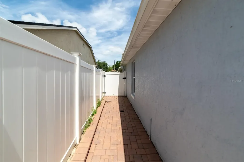 1352 Woodfield Oaks Drive Apopka FL 32703
