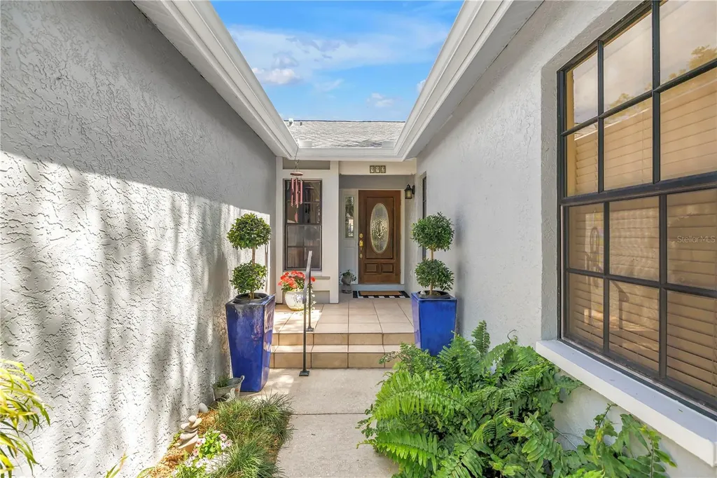 992 San Carlos Court NE St Petersburg FL 33702