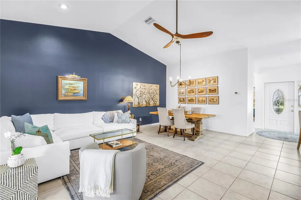 992 San Carlos Court NE St Petersburg FL 33702