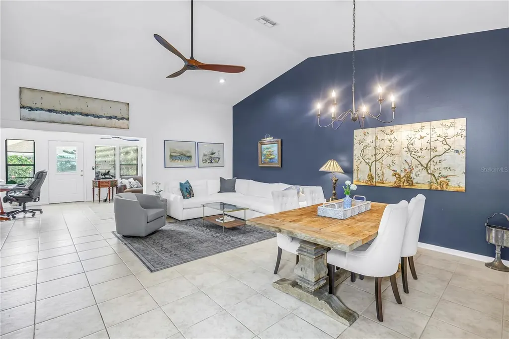 992 San Carlos Court NE St Petersburg FL 33702