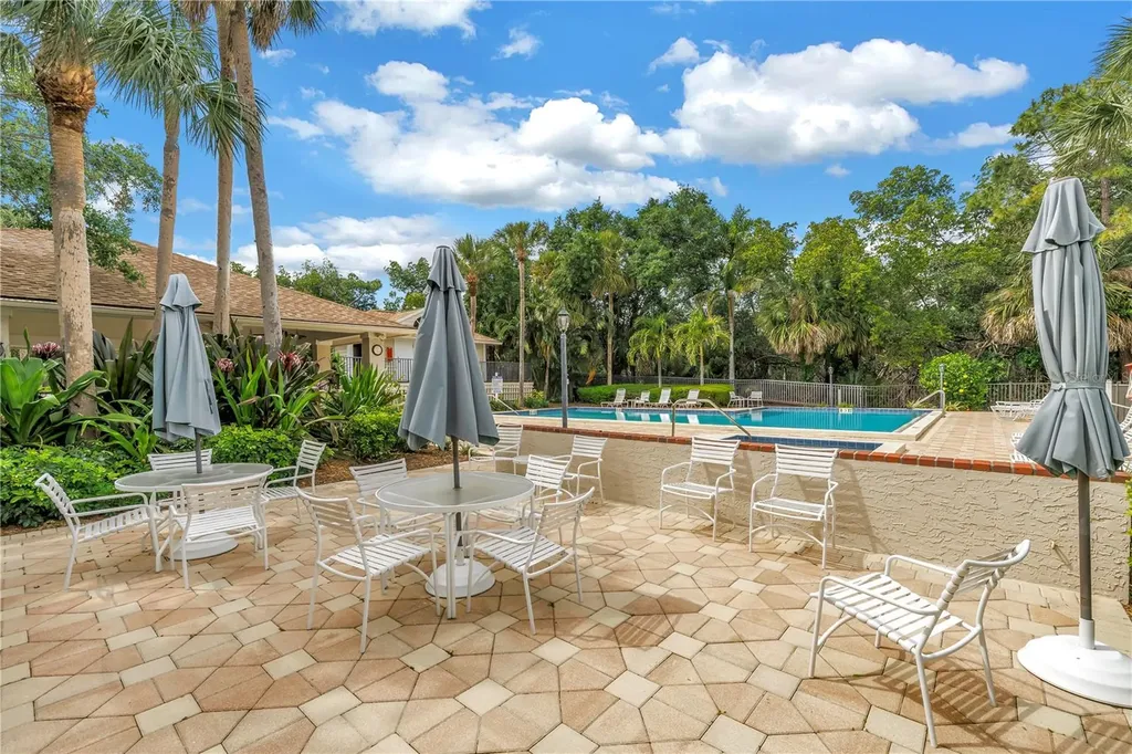 992 San Carlos Court NE St Petersburg FL 33702