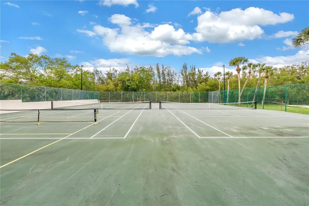 992 San Carlos Court NE St Petersburg FL 33702