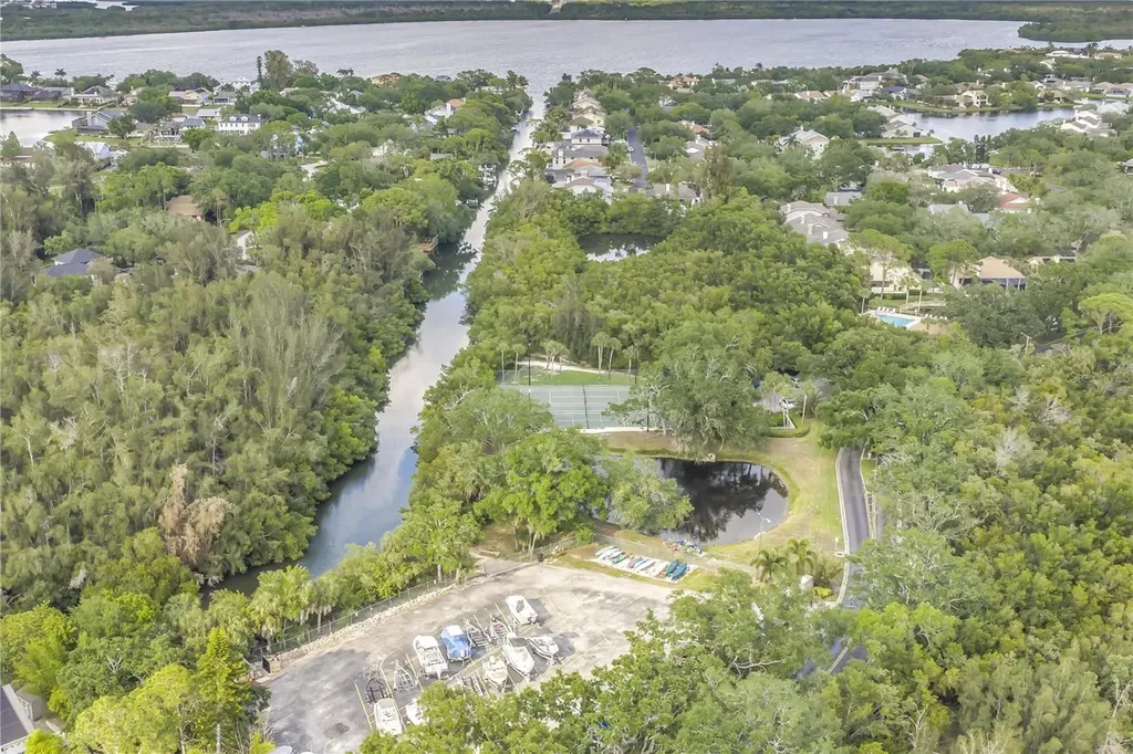 992 San Carlos Court NE St Petersburg FL 33702
