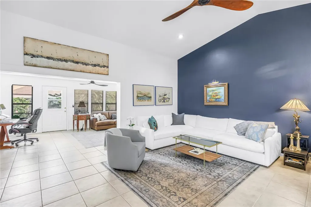 992 San Carlos Court NE St Petersburg FL 33702