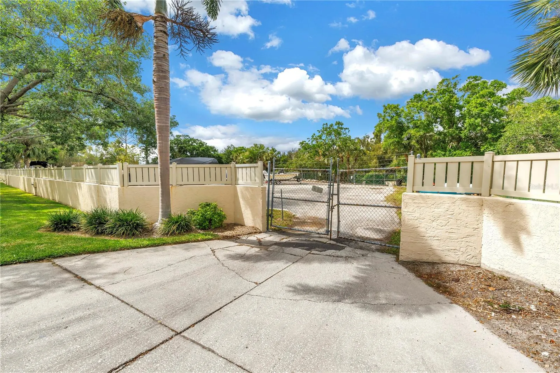992 San Carlos Court NE St Petersburg FL 33702