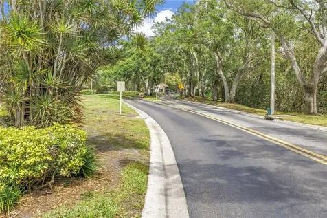 992 San Carlos Court NE St Petersburg FL 33702