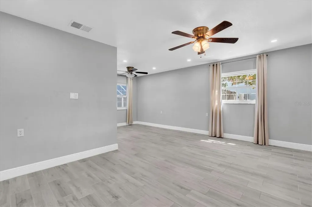 5619 Denver Street NE St Petersburg FL 33703