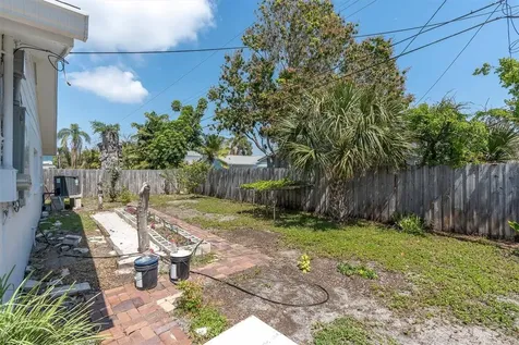 5619 Denver Street NE St Petersburg FL 33703