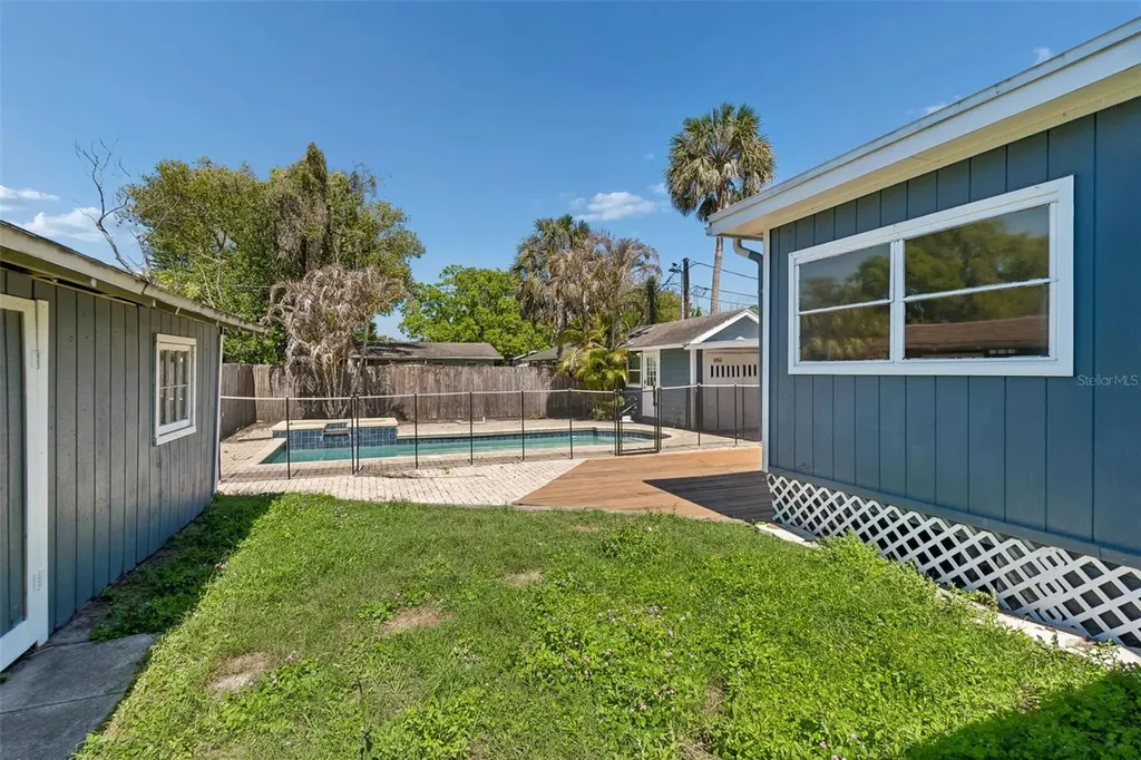310 E Paris Street Tampa FL 33604