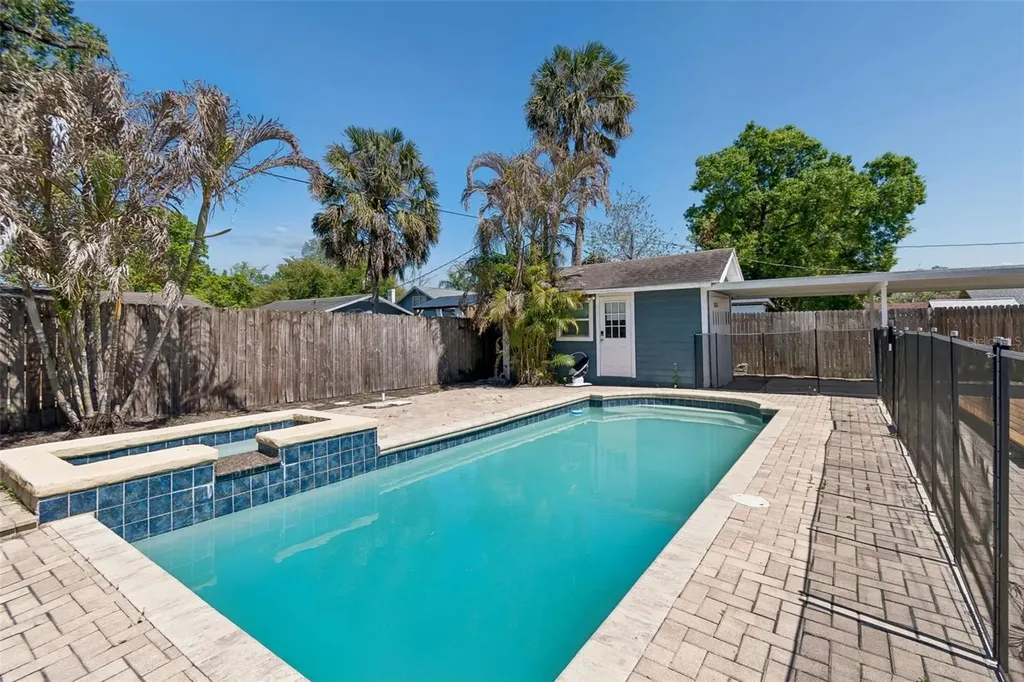 310 E Paris Street Tampa FL 33604
