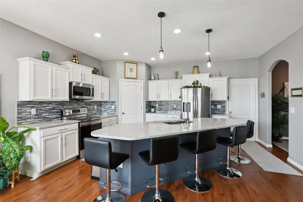 537 Vista Ridge Drive Ruskin FL 33570
