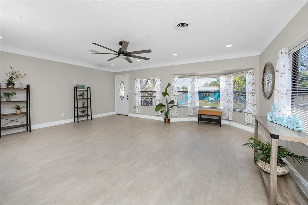 3626 Queen Street N St Petersburg FL 33713