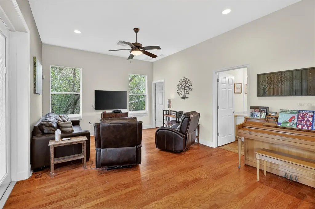 929 Carlton Avenue Lake Wales FL 33853