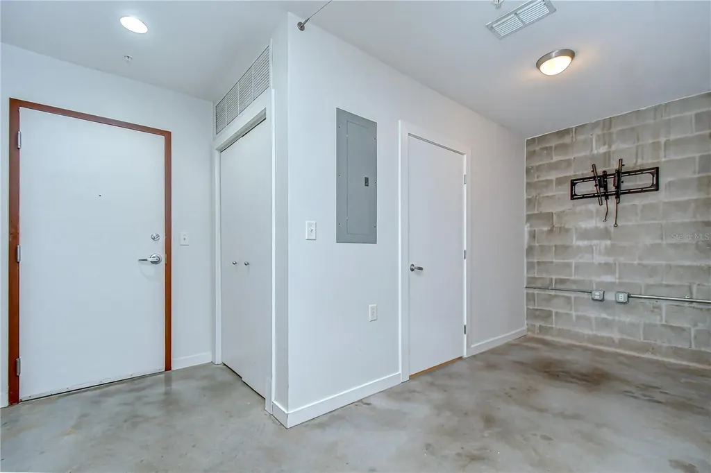 2001 E 2nd Avenue Tampa FL 33605