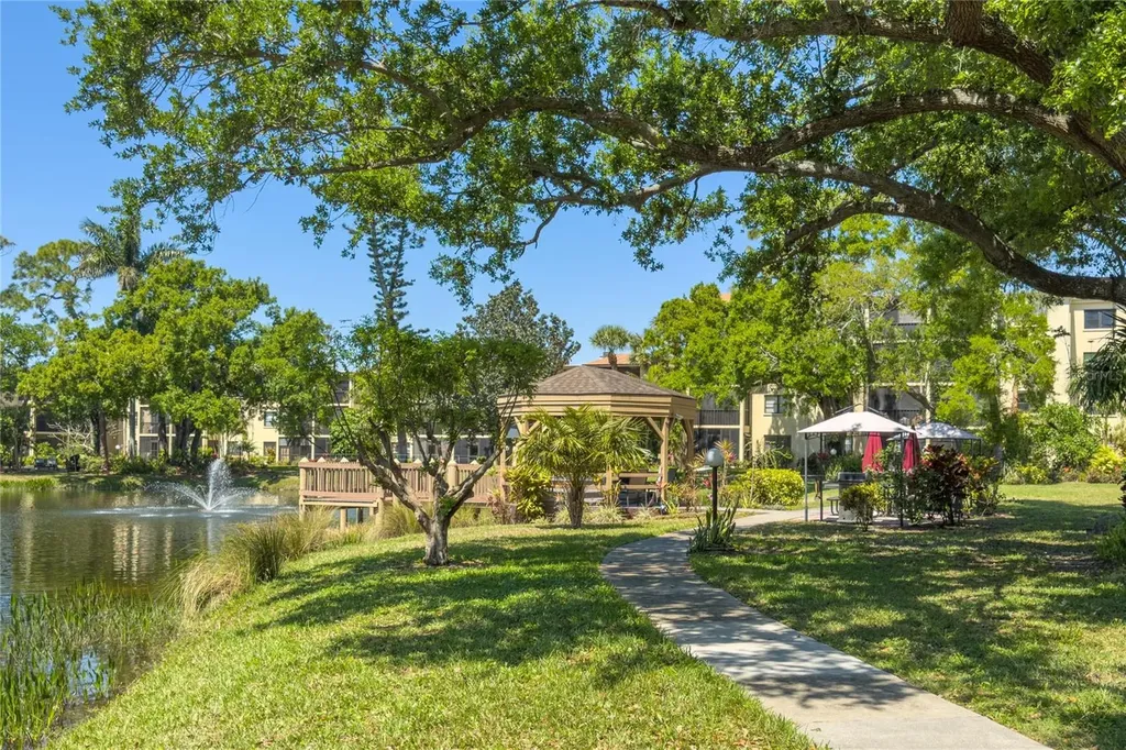 305 W 30th Avenue W Bradenton FL 34205