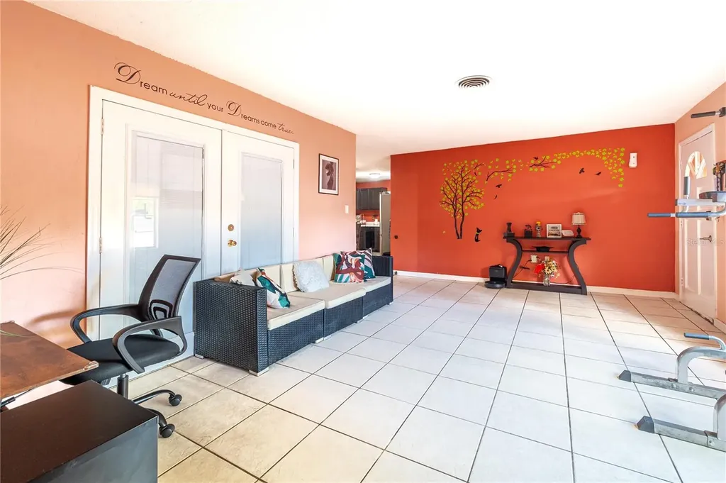 7410 5th Avenue N St Petersburg FL 33710