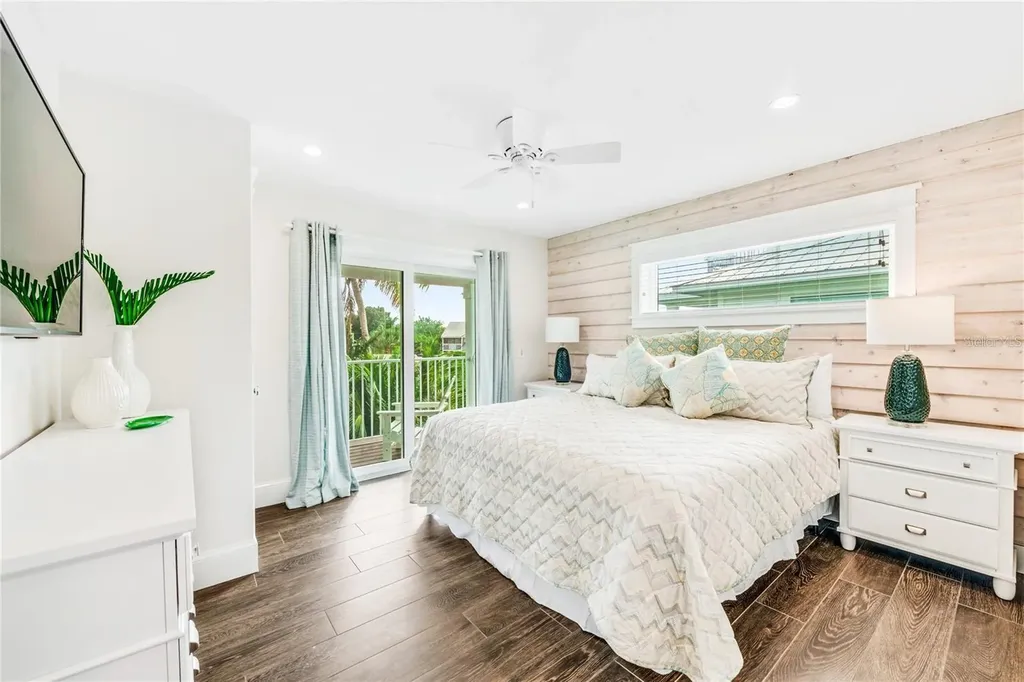 336 Avenida De Mayo Sarasota FL 34242