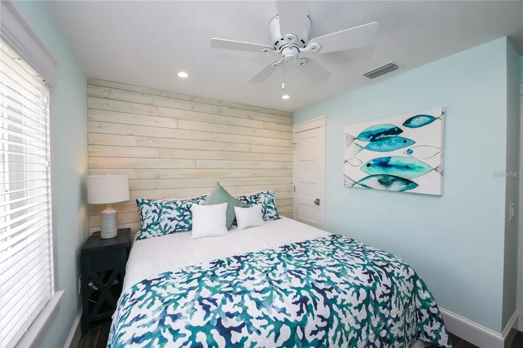 336 Avenida De Mayo Sarasota FL 34242