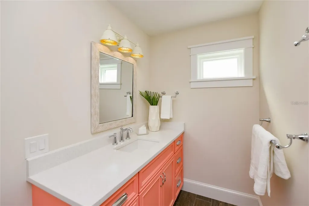 336 Avenida De Mayo Sarasota FL 34242