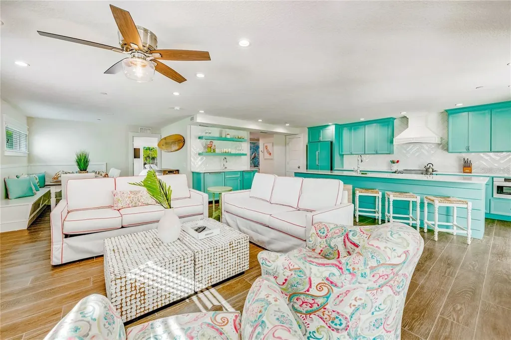 336 Avenida De Mayo Sarasota FL 34242
