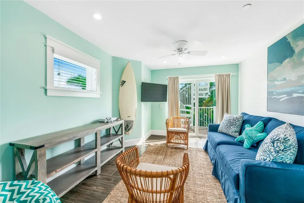 336 Avenida De Mayo Sarasota FL 34242