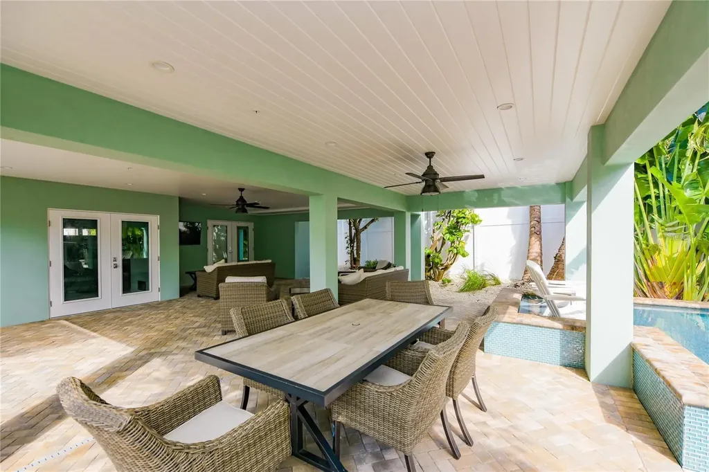 336 Avenida De Mayo Sarasota FL 34242