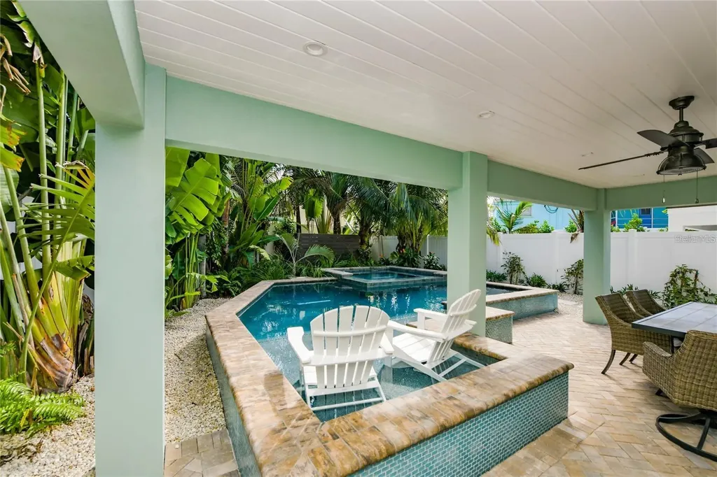 336 Avenida De Mayo Sarasota FL 34242