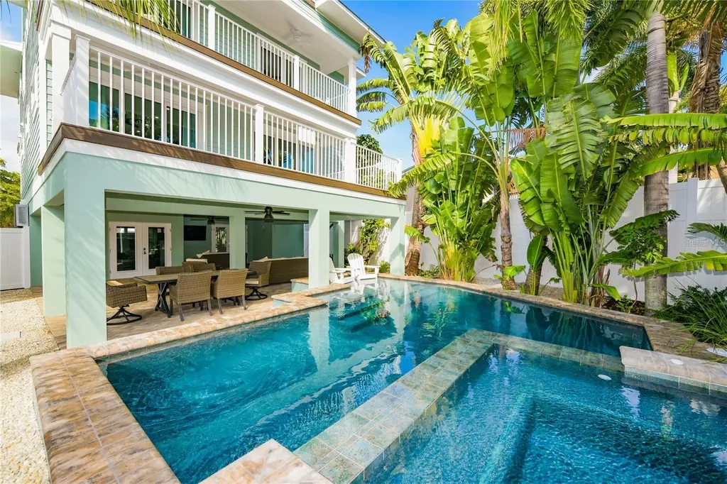 336 Avenida De Mayo Sarasota FL 34242