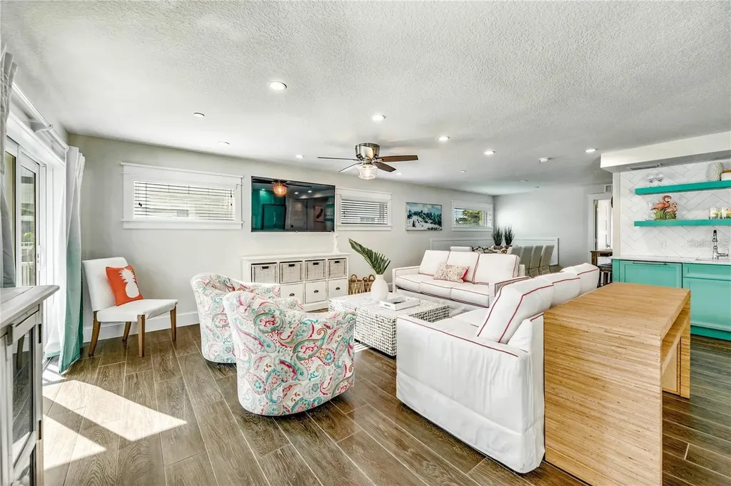 336 Avenida De Mayo Sarasota FL 34242