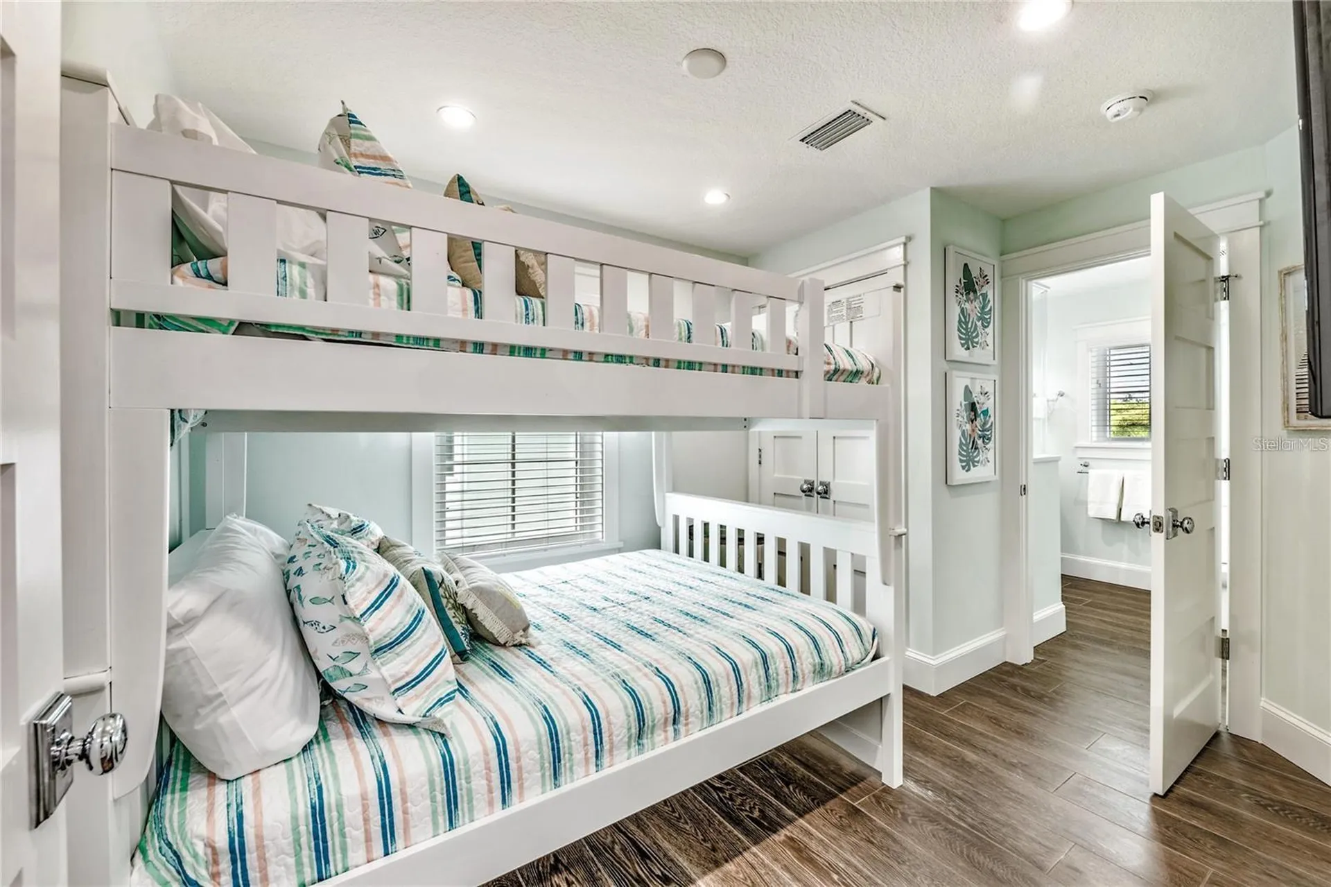 336 Avenida De Mayo Sarasota FL 34242