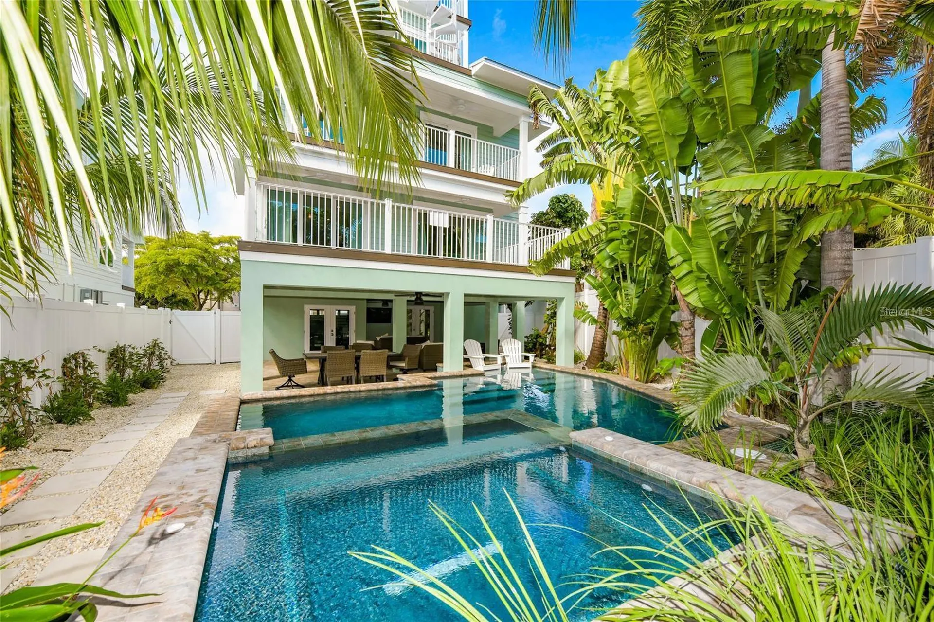 336 Avenida De Mayo Sarasota FL 34242