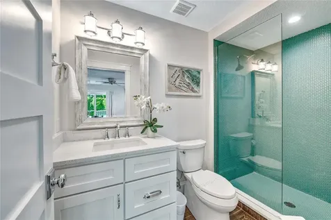 336 Avenida De Mayo Sarasota FL 34242