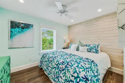 336 Avenida De Mayo Sarasota FL 34242