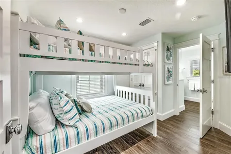 336 Avenida De Mayo Sarasota FL 34242